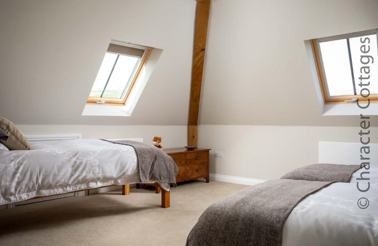 Flynn'S Barn Villa Aylworth Kültér fotó